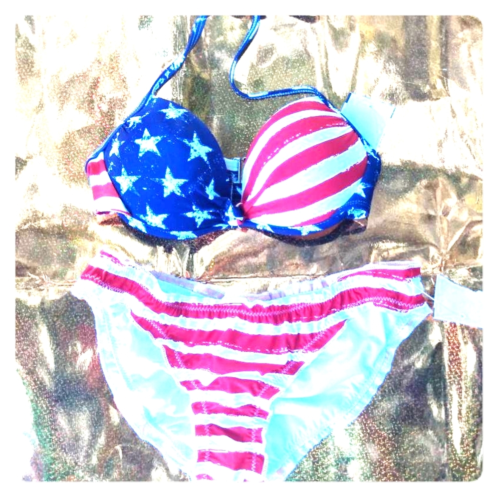 Xhilaration Stars & Stripes bikini push up top